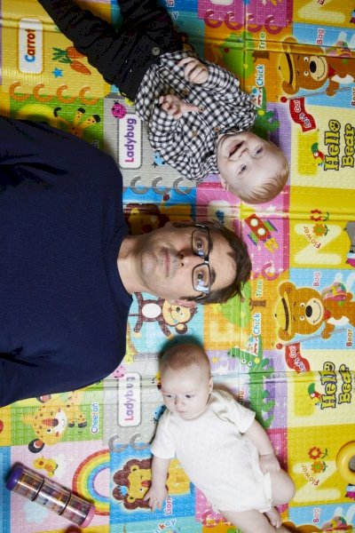 Louis Theroux: Mothers on the Edge - Movie Poster Louis Theroux: Mothers on the Edge - Movie Poster